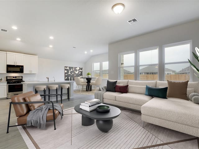 134 Edgewater TRL