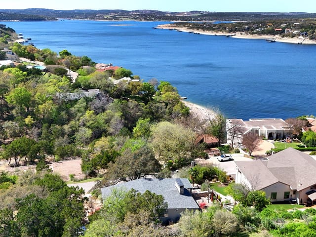 134 Sailfish - front exterior - Luxury home in Lakeway Sec 01, Lakeway, TX
