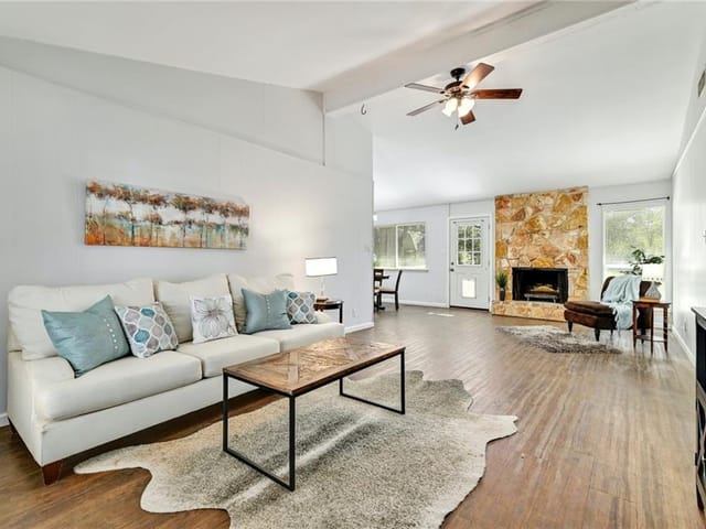 13405 Lois Ln