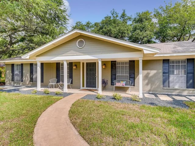 13410 Lois Ln