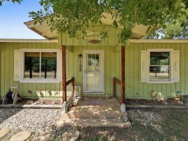 135 E Hickory DR