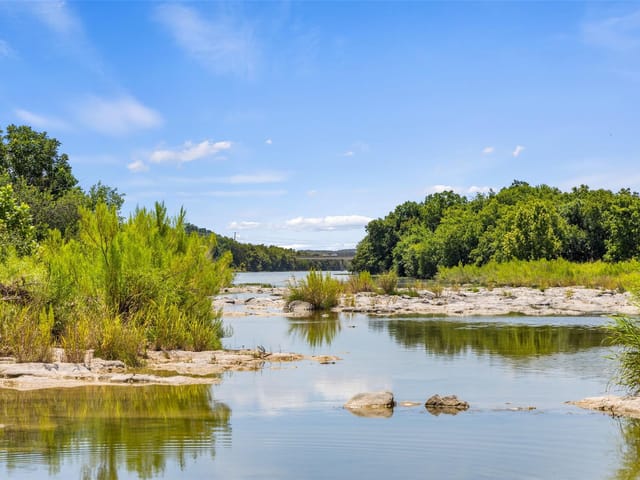 135 River View DR
