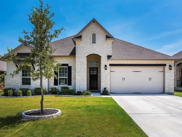 135 Willow Walk Cv