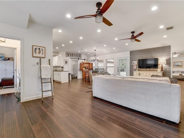 13500 Carpenter LN