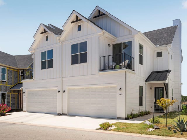 136 Lourdes CT Unit #B