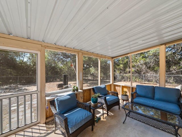 1369 Lakeview DR