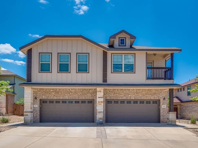 137 and 143 Lakeview Ct