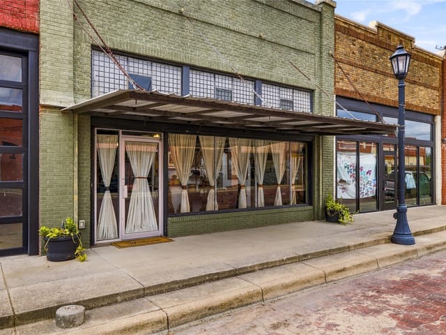137 E Clark ST