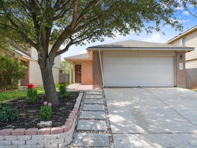 137 Hillhouse LN