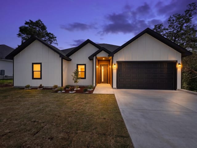 137 N Pohakea DR