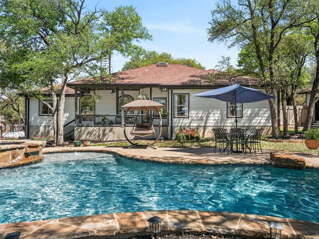 137 Ridgewood CV