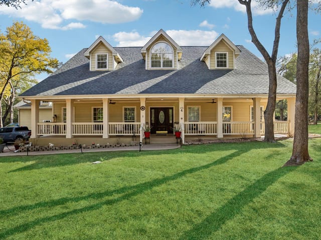 137 Trinity ST