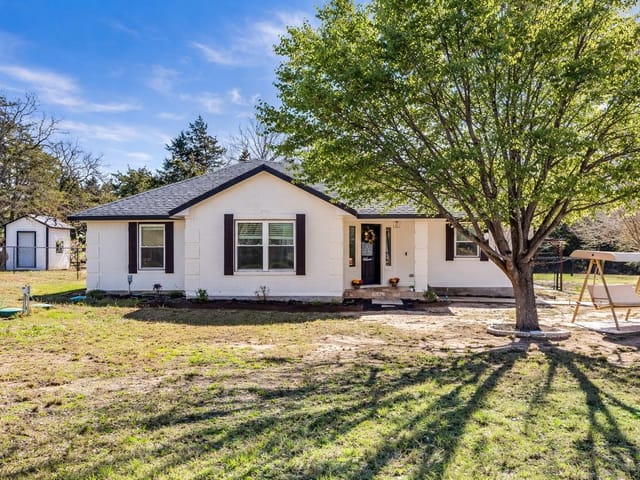 137 W Oak Dr