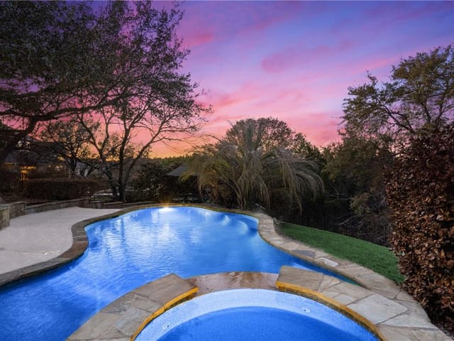 13700 Country Lake Dr