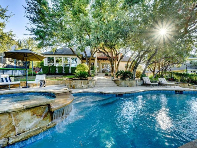 13700 Country Lake Dr