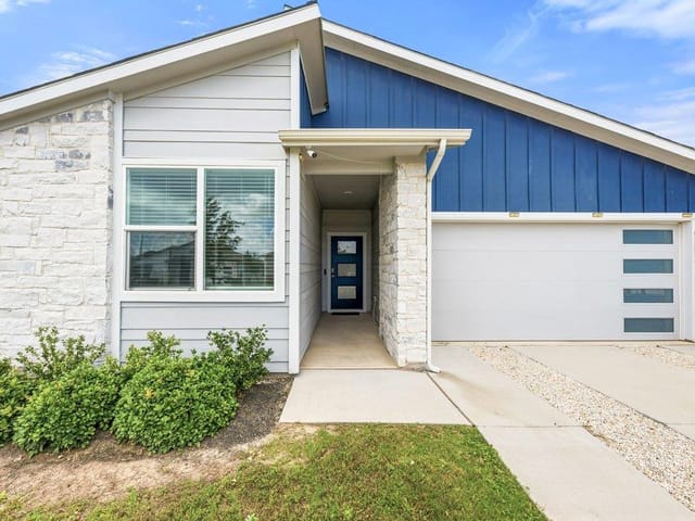 13704 Bavarian Forest DR