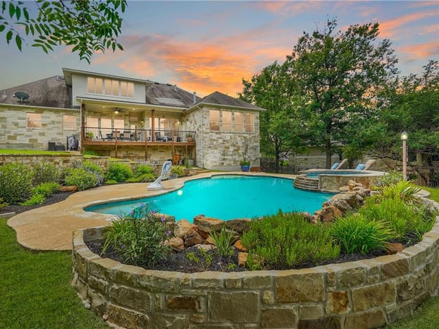 13716 Country Lake Dr