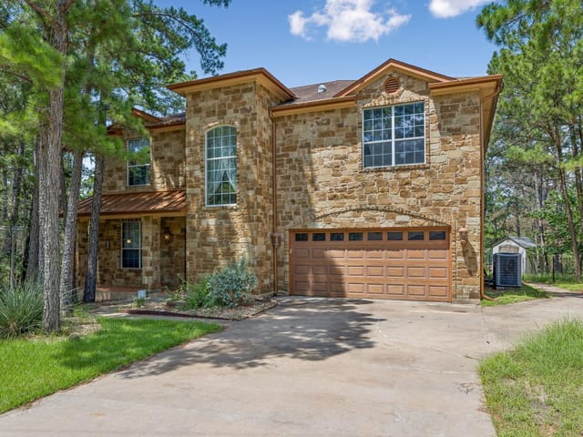 138 Papawai DR