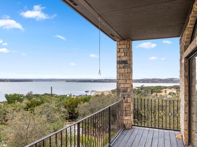 13816 Lake View DR