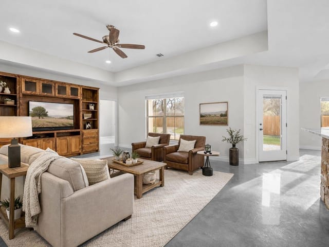 139 W Maple Dr