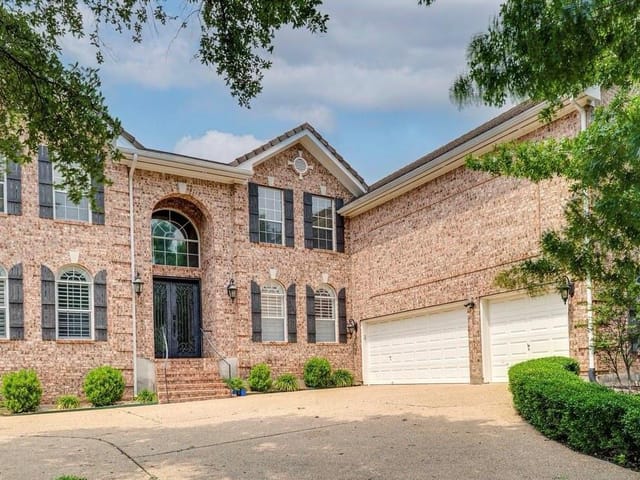 14 TORRINGTON LN