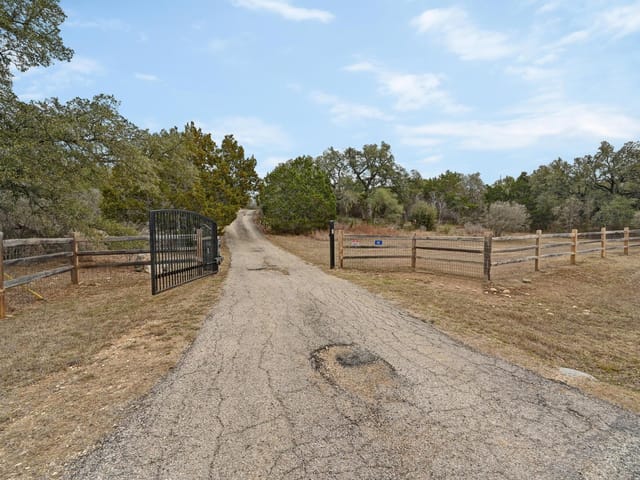 140 Barton Ranch Cir