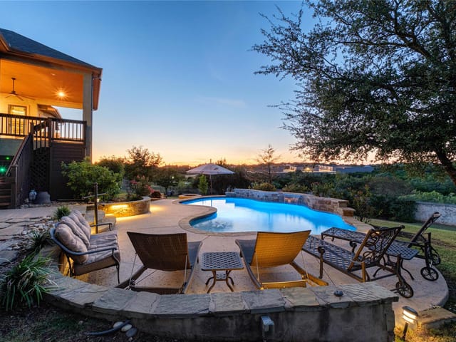 140  Hawthorne Loop