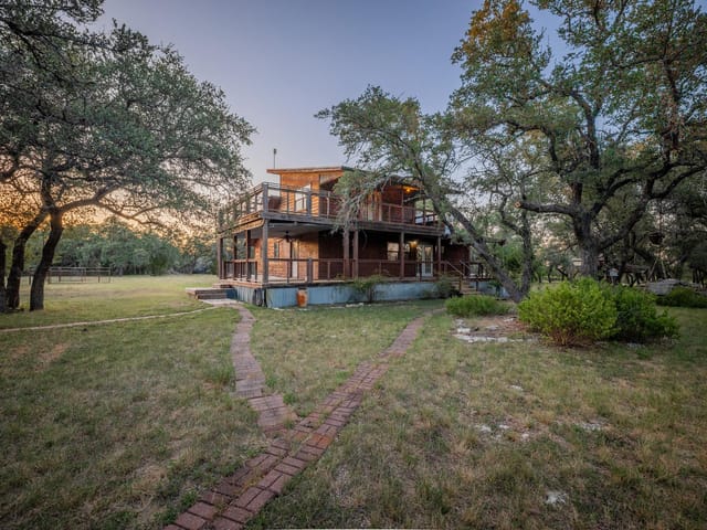 140 Mountain Loop DR