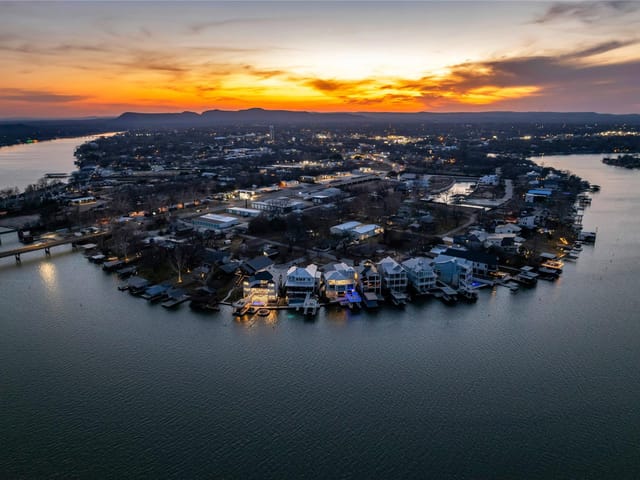 140 Riverbend