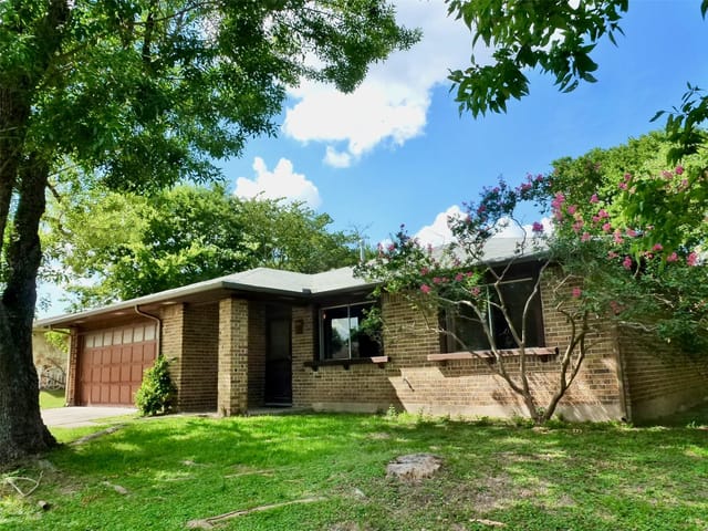 1400 Cripple Creek Dr