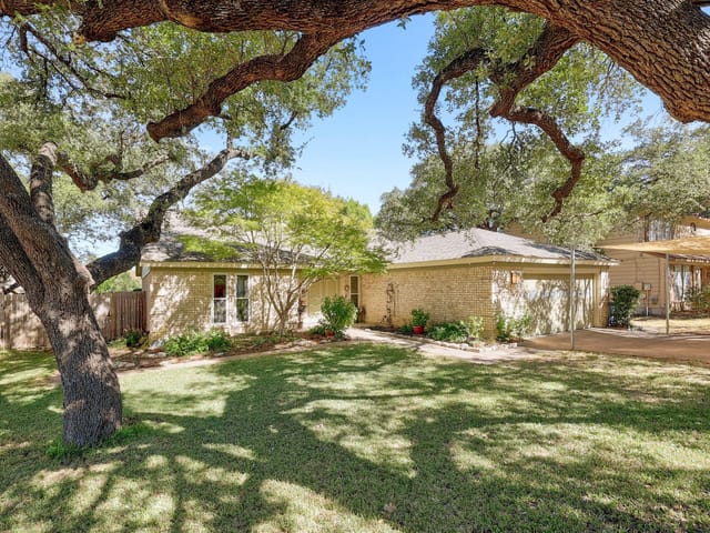 1400 Doonesbury Dr