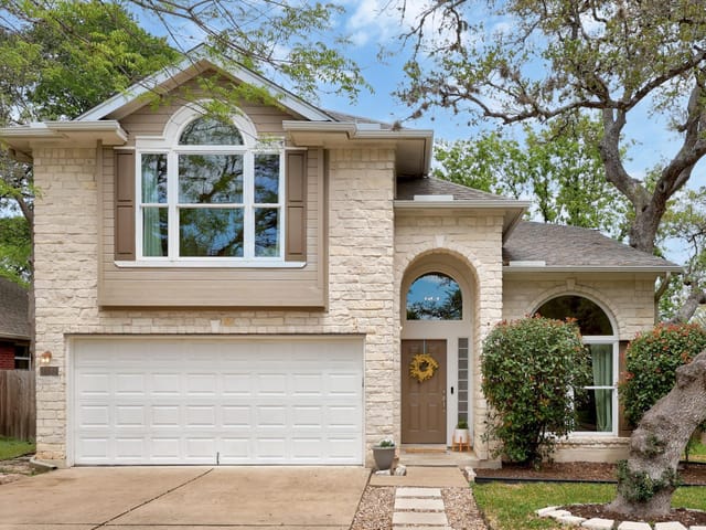 1400 Tetbury LN
