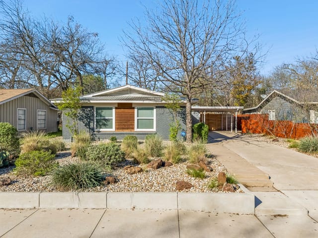 1400 Westmoor Dr