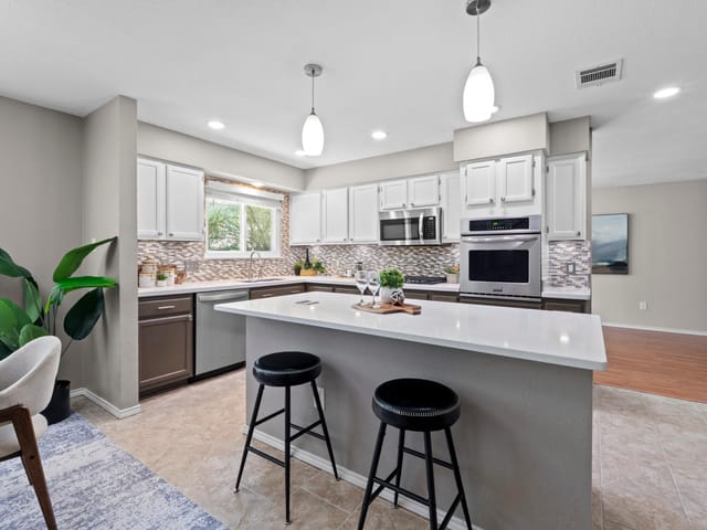 1401 Deer Ledge TRL