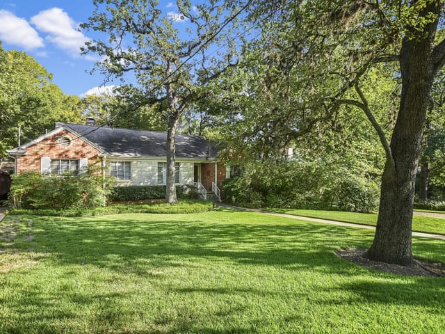 1401 Elton Ln