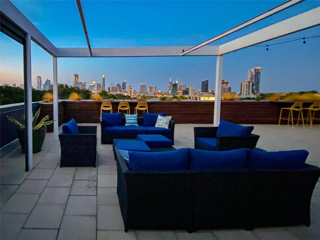 1401 Eva St Unit #207