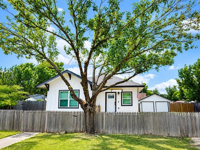 1401 W Seventh Unit #1