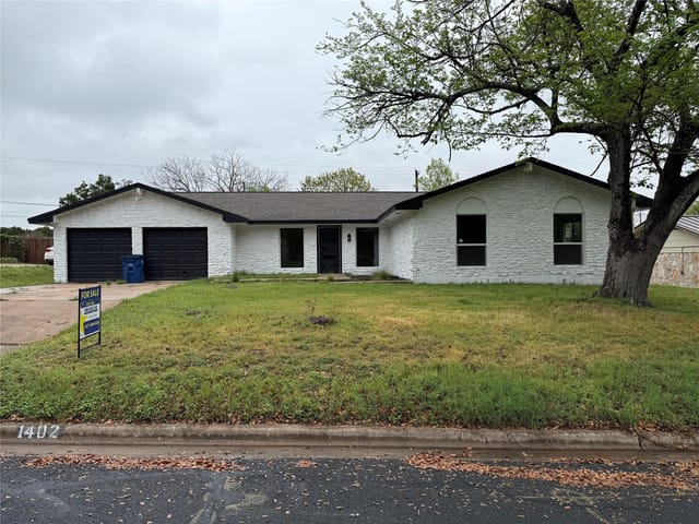1402 Cardinal Hill DR