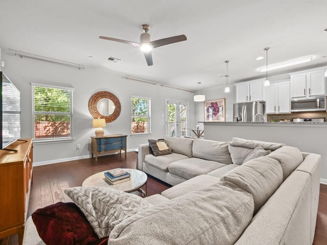 1402 Catalan Rd