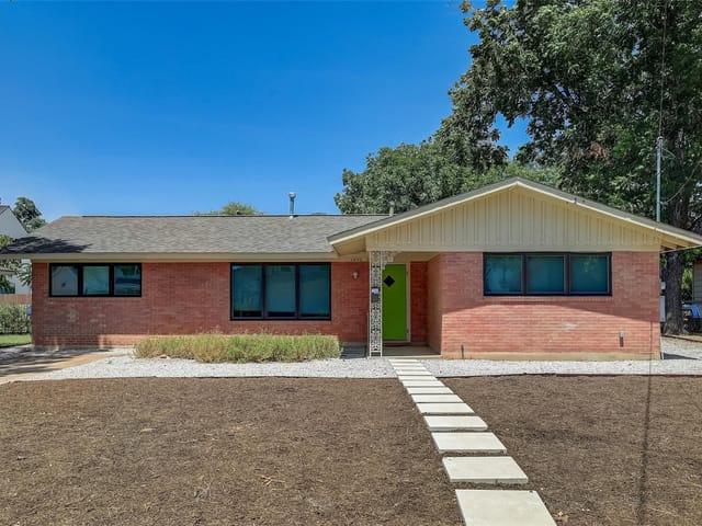 1402 Dwyce Dr