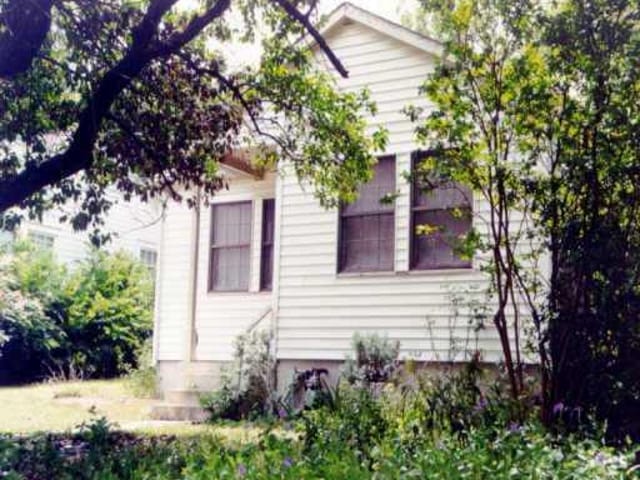 1402 EVA St