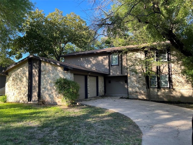 1402 Fairfield Dr
