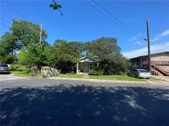 1402 Summit St Unit #A&B