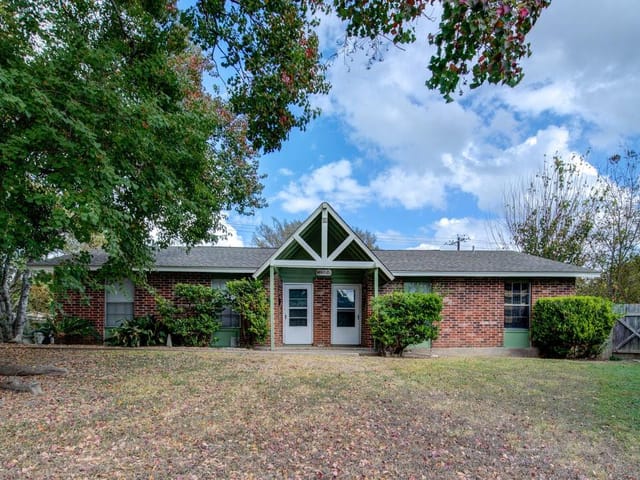 1402 Valleyridge Dr