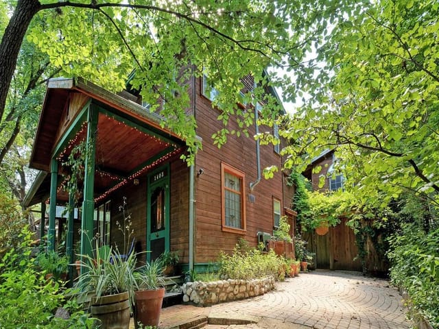 1403 Alameda Dr