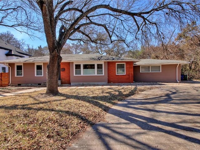 1403 Crestwood Rd