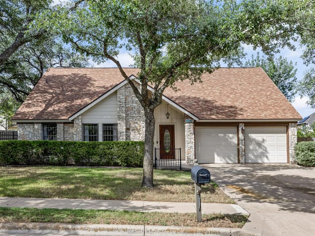 1403 Lance Way
