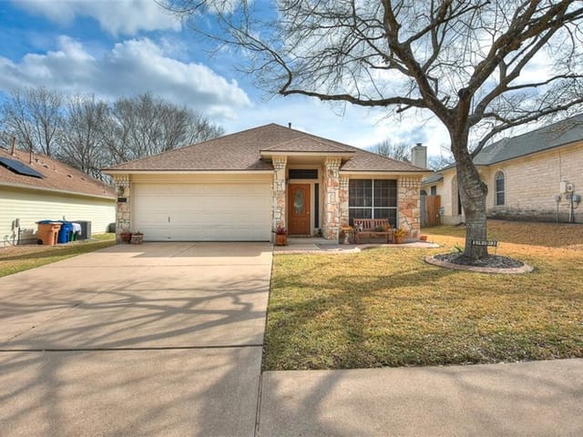 1403 Tetbury Ln