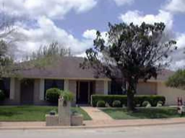 1404 BAY HILL DR