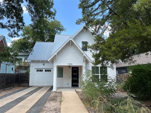 1404 E 2nd St Unit #1